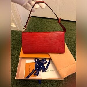 ✨Sold❗️Authentic LV Epi Pochette✨